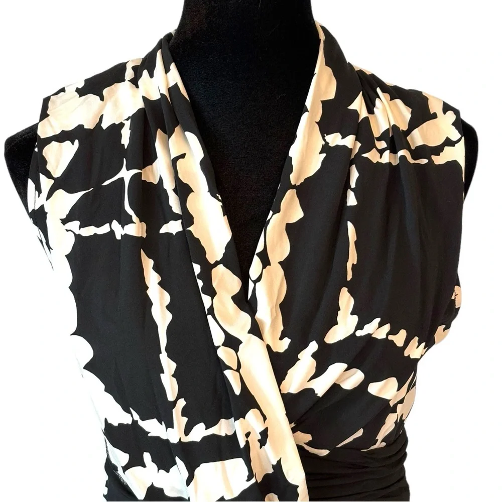 BCBGMAXAZRIA Black & White Stretch Ruched Dress - Picture 3 of 10
